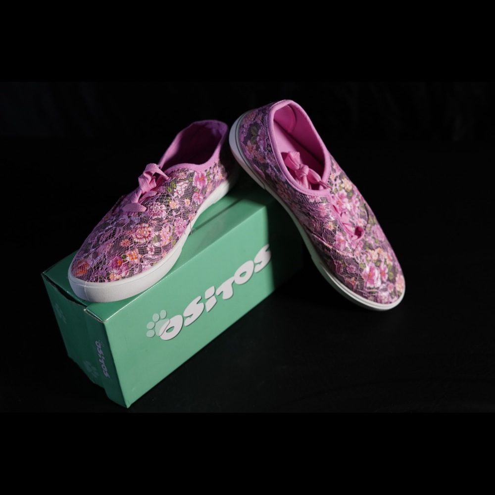 Ositos pink tennis shoes with floral print